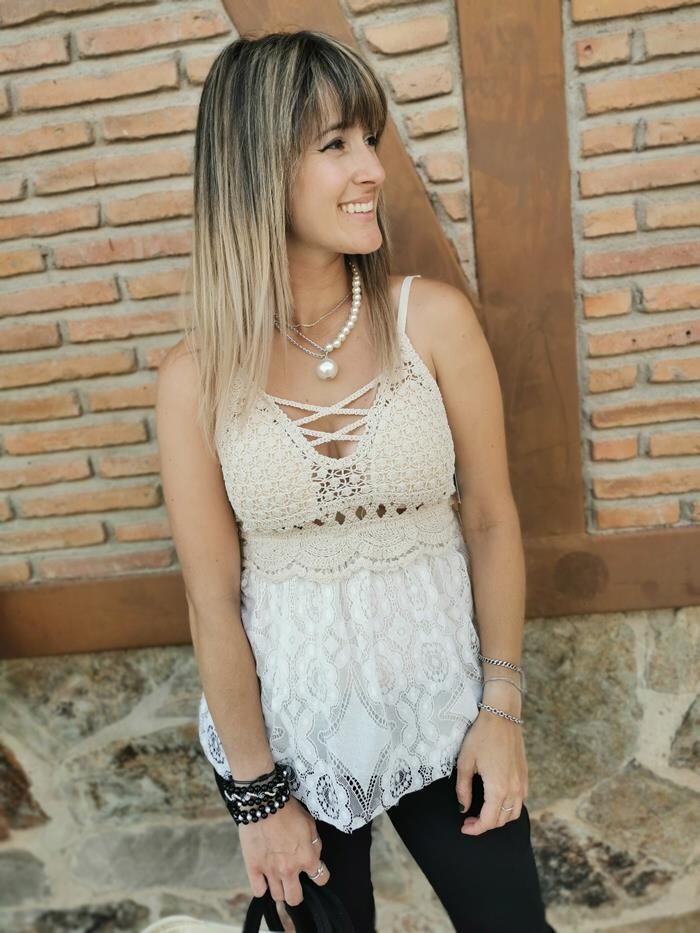 Top hotsell encaje beige